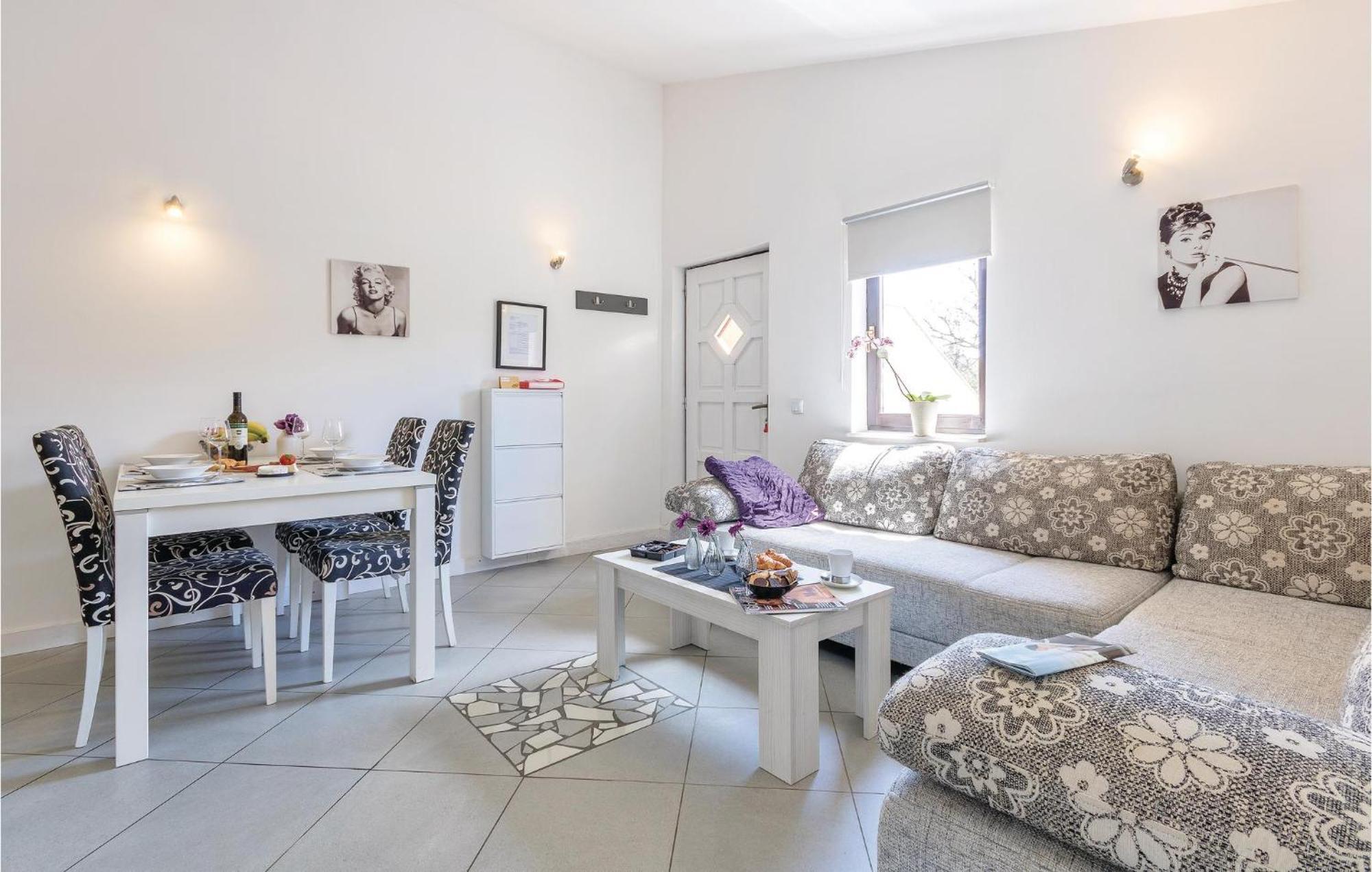 Amazing Apartment In Medulin With Wifi Экстерьер фото